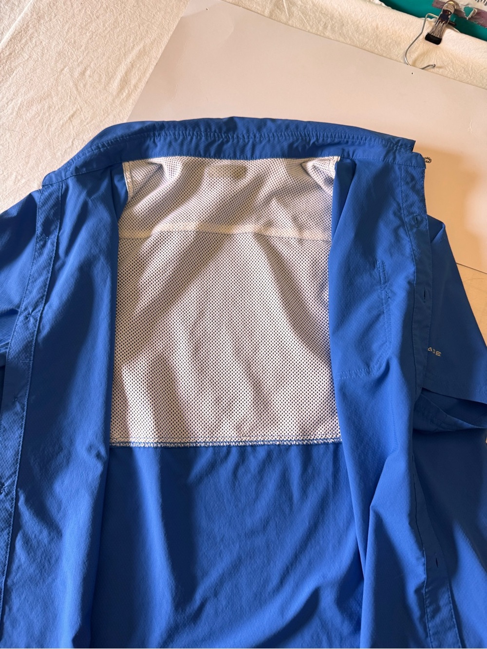 Columbia Men’s Bright Blue Short-Sleeve Button-Down Shirt - Picture 4 of 11